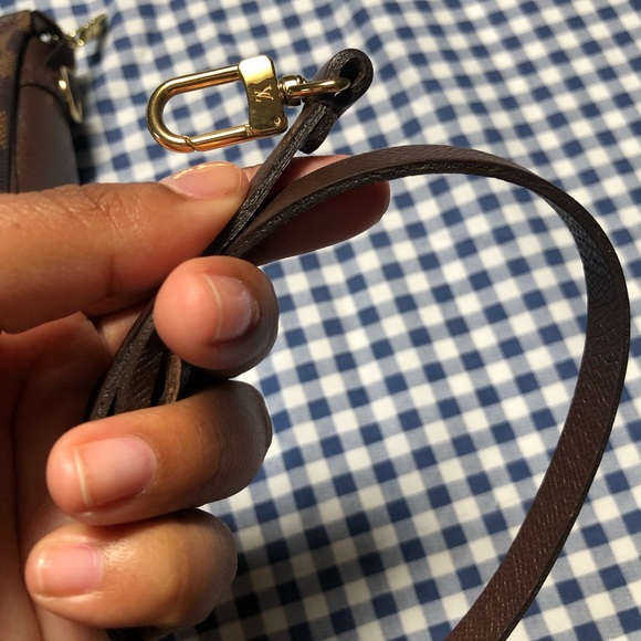 Louis Vuitton Damier Ebene Pochette Handbag - Picture 3 of 11